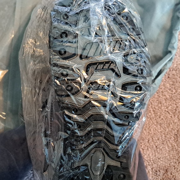 Ankle height lined winter boots velcro closure size 41/9.5 - Picture 2 of 2